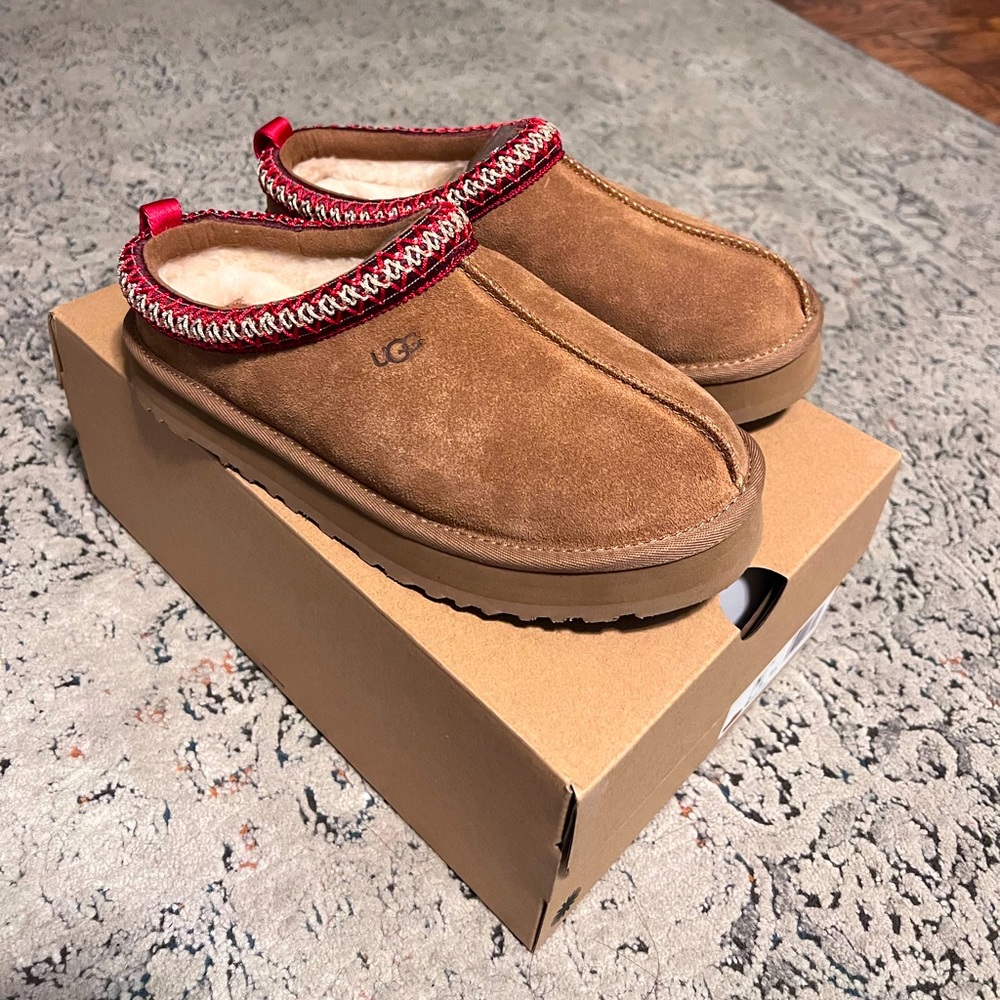 [NEW] UGG [TAZZ] Tasmans SIZE 6/6.5 W
Color Chestnut